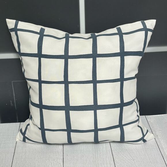 White Pillow with Blue Vintage Truck and Daisies - Picture 2 of 12